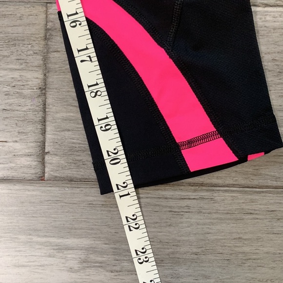 Lululemon Inspire Crop II
Black / Wee Are From Space Parfait Pink Sz 6 - Picture 12 of 17